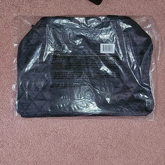 DSW Quilted Weekender Bag - Picture 5 of 5